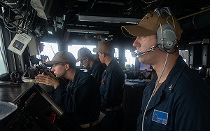 台海仍不平靜！美加軍艦昨穿越台海  共軍嗆全程跟監 