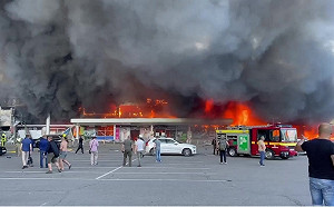 戰爭罪犯伏首! 俄飛行員轟炸殺死68平民含6兒童 遭烏軍特工鐵鎚處決