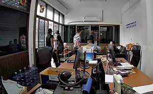 (影) 中國主謀泰國擄人勒索中國人！5持槍匪徒綁架2男勒索千萬 嫌犯機場被捕