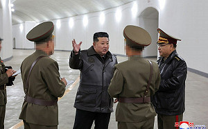 (影) 北韓軍人與俄軍開心合影！3千士兵入戰烏克蘭 美警告：已成合法攻擊目標