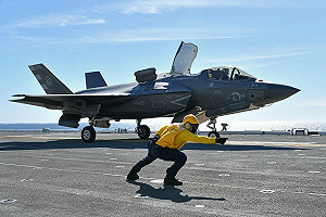 升空!加賀號準航艦改裝 日釋出F-35B短距起飛近照