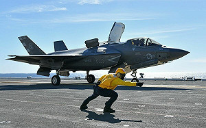 升空！加賀號準航艦改裝 日釋出F-35B短距起飛近照