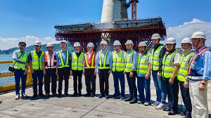 淡江大橋上樑典禮淪中央打卡點？公路局：純屬內部祈福