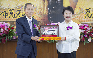 萬和宮媽祖鎮殿340週年慶  盧秀燕見證一次捐贈兩輛復康巴