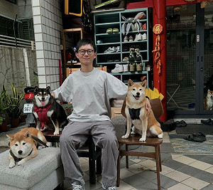 走鐘獎紅毯「帶麥當勞獵人卡包」!視網膜笑:要拿個象徵創作者的東西