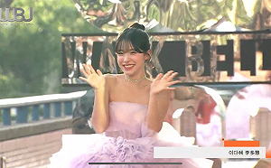 李多慧擔任走鐘獎頒獎人！初走紅毯險絆倒