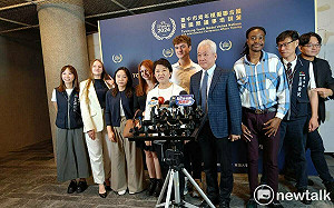 首次出國即是參加國際事務研習營 盧秀燕勉勵學生放眼世界貢獻社會