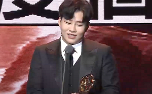 甩大麻風波得走鐘獎「年度個人創作者」！Joeman：感謝還在我身邊的人