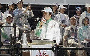 全民運屏東縣民公園登場 賴總統雨中激勵全場士氣 