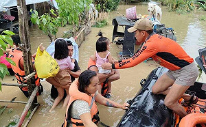 颱風潭美掃境 菲國呂宋島災區滿目瘡痍