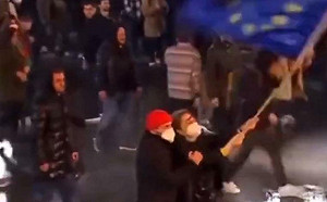 (影) 喬治亞民眾上街頭抗議! 親俄執政黨獲勝 總統質疑舞弊、軍事領袖也說話了....