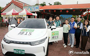 新化小黃公車綠14綠15純電7人休旅車上線  黃偉哲邀大家多多利用