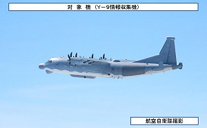 不堪其擾！日本防衛省：解放軍一天3架軍機穿沖宮水道進出太平洋
