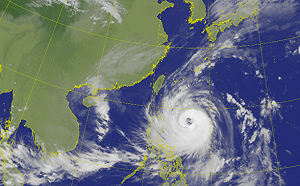 康芮颱風持續增強！氣象署：17:30發海警  明日上午發陸警