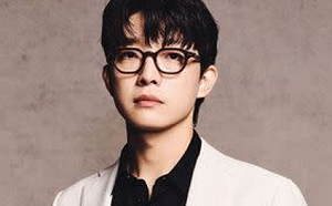 《黑白大廚》三星遭爆料「劈腿慣犯」！網砲轟：居然還敢上節目