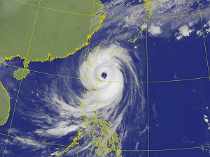 康芮10級暴風半徑擴大為150公里 近颱風中心4縣市恐颳14級強陣風