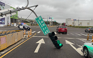 康芮來襲蘭嶼逾17級陣風破表  風速儀也被吹壞