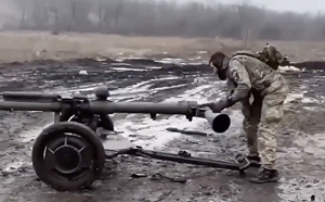 (影）一個人的戰場!  烏志願軍超猛 自己搬砲自己轟、1人打死2俄軍逼進犯者撤退