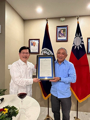 台貝建交35週年 林佳龍率團訪貝里斯   共同視察台灣援建醫院