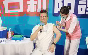 50＋免費！流感、新冠疫苗2階段今開放 疾管署：80家全聯接種站可打