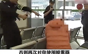 (影) 黑龍江互助社突倒閉 農民血本全沒、河南儲戶存款不見 討錢被噴辣椒水