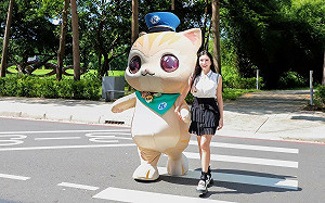 （影）藝人Lala蘇心甯高雄攜手蜜柑站長  宣導路口停讓安全至上  