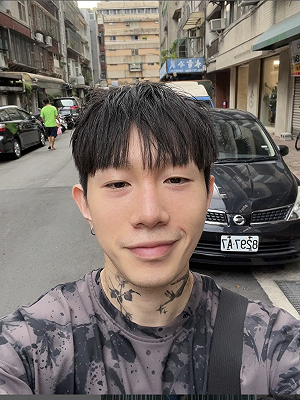 YTR尼克星挑釁街頭藝人!現場影片曝光 本人道歉:只是想have fun