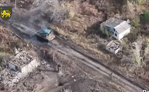 (影) 俄軍化學砲彈攻擊 聯合國「已讀不回」！ 烏堅守前線炸毀俄5運兵車