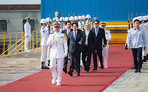 主持防空型原型艦安龍典禮　賴清德：國艦國造政策穩健前進