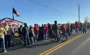 (影) 大選最後衝刺! 賀錦麗選前夜Gaga、歐普拉助陣 若賀勝、近半川粉不認她是總統