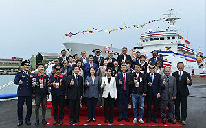 副閣揆鄭麗君主持 海巡「連江」交艦、「花蓮」命名下水