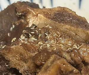 王家燻羊肉遭控肉品藏蛆 女客拒道歉  老闆保留提告:將專注經營生意