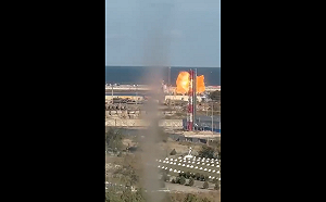 (影) 神風無人機突襲俄裏海艦隊 炸中2艦！卡斯皮斯克港爆炸 俄艦狼狽撤離