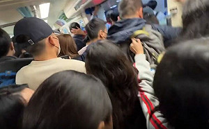 北捷驚傳砍人！乘客尖叫奔跑摔倒擠滿車廂如喪屍片 4勇男壓制嫌犯