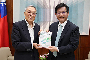 施振榮打造「未來船」明年2月下水 林佳龍盼助友邦實踐淨零碳排