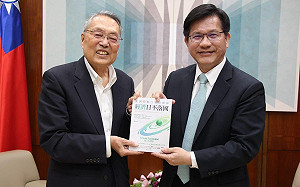 施振榮打造「未來船」明年2月下水 林佳龍盼助友邦實踐淨零碳排