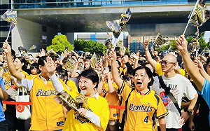 中信兄弟台中舉行封王遊行 吸15萬象迷朝聖萬人空巷