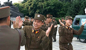 (影) 哇! 這東西從來沒看過! 頭一次使用網路 北韓軍對「這個」上癮了.....