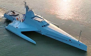 中國大型無人作戰艇「虎鯨」首次公開亮相 艦載偵察機姊妹款「充數」