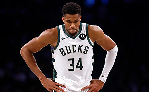 (影)字母哥「墊腳」害他扭傷腳　Tatum：太失望