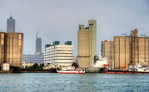 高雄港兩艘水泥船險些擦撞  航港局將召開航安會議檢討