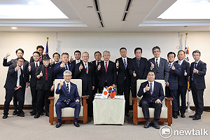 日本友誼市弘前市長拜訪黃偉哲  深化農產交流共同紀念台南400