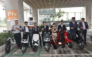 能海電能搶攻機車充電市場龐大商機 台中捷運站發表智能充電樁