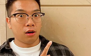 YTR「雞腿」跳〈APT.〉撞到頭血流不止！網嚇壞：很嚴重