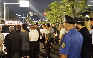 （影）殺官頻傳! 廣州交通大隊長被鎖喉至死 虹橋官員遇刺 多地民眾與警爆衝突