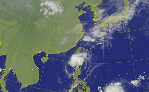 天兔持續減弱為輕度颱風接近台灣！3地防豪雨 越晚降雨越來越明顯