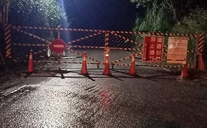 天兔襲台》公路局晚間起陸續預警封閉高屏花東6路段