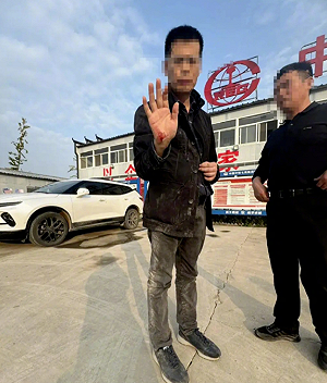 中共官媒新華社記者揭國企舞弊被打奪手機 當局將5人免職仍被罵翻