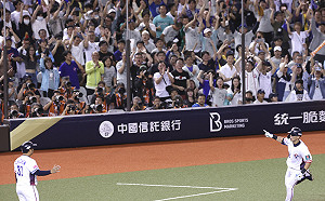 12強台日大戰 7局下戴培峰敲陽春砲追回1分