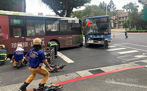 北市公車追撞釀1死15傷 客運業者承諾負全責
